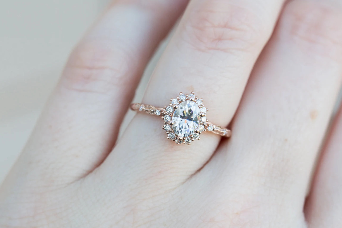 What Stone Size Should I Choose For My Moissanite Engagement Ring?