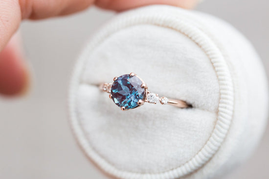 Five stone setting with pear side stones (setting only)