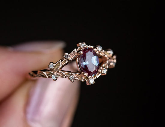 Briar rose with oval alexandrite