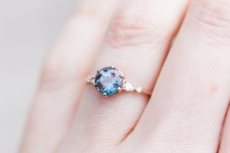 Five stone setting with pear side stones (setting only)