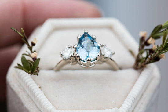 2Ct Emerald cut Aquamarine ring, Aquamarine three stone ring, natural -  Giliarto